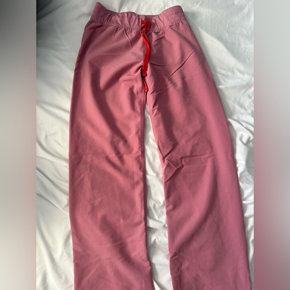 Figs Livingston scrub pants size XS in Chalk pink